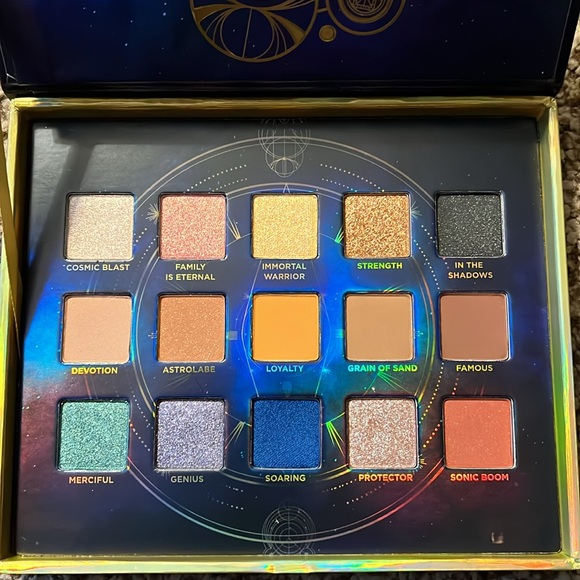 Urban Decay Eternals eyeshadow palette - Picture 9 of 9